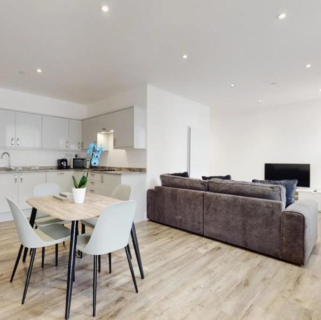 Spacious Two Bedroom Apartment With Valley Views Abertillery Eksteriør bilde