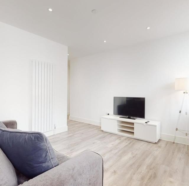 Spacious Two Bedroom Apartment With Valley Views Abertillery Eksteriør bilde